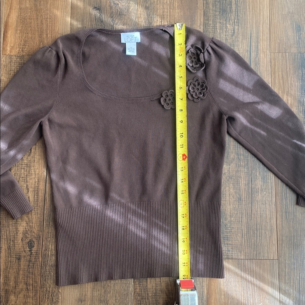 ❤️LOFT Chocolate Knit Top with Floral Details - Picture 7 of 11